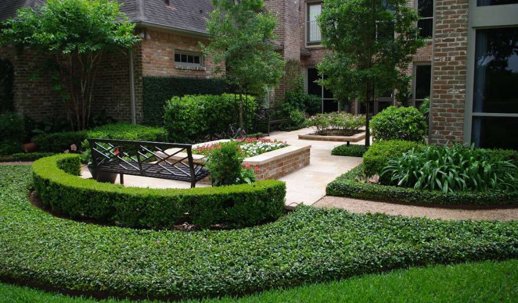lush green garden in Houston maintained with fertilizer