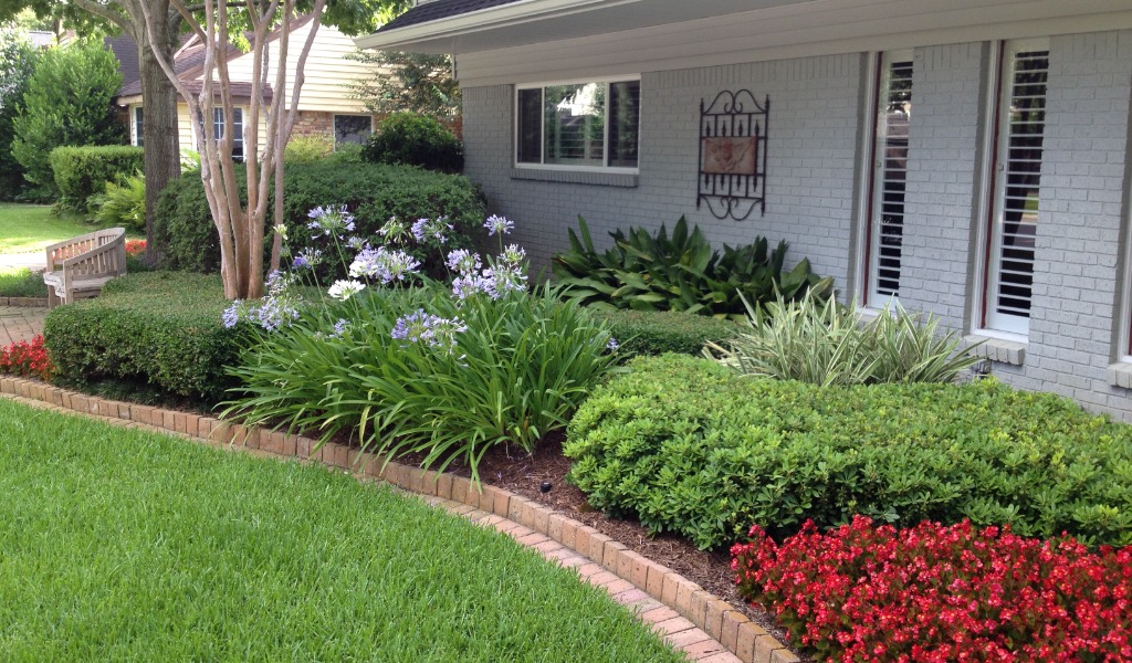 A healthy Houston landscape maintained with fertilizer.