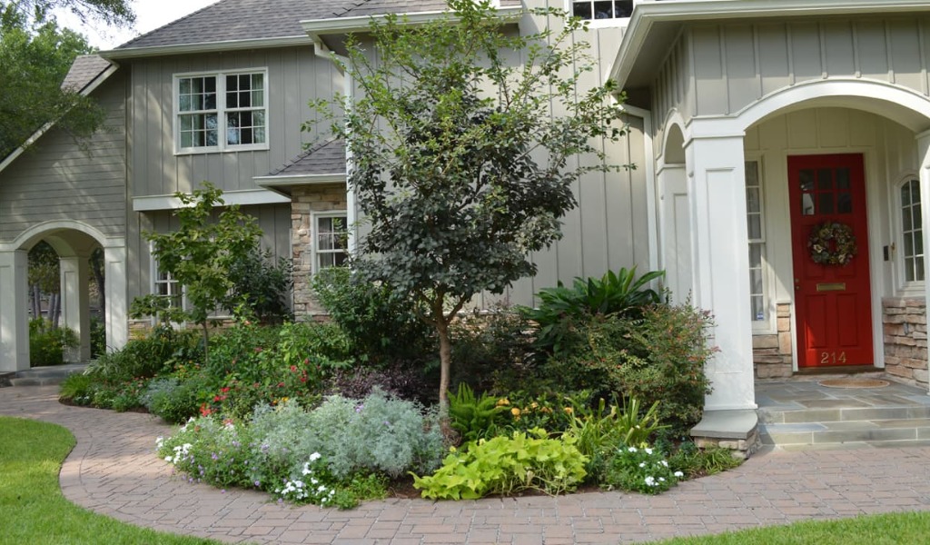 A custom English country garden designed in Houston’s Memorial area.